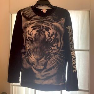 Black lion H&M sweatshirt